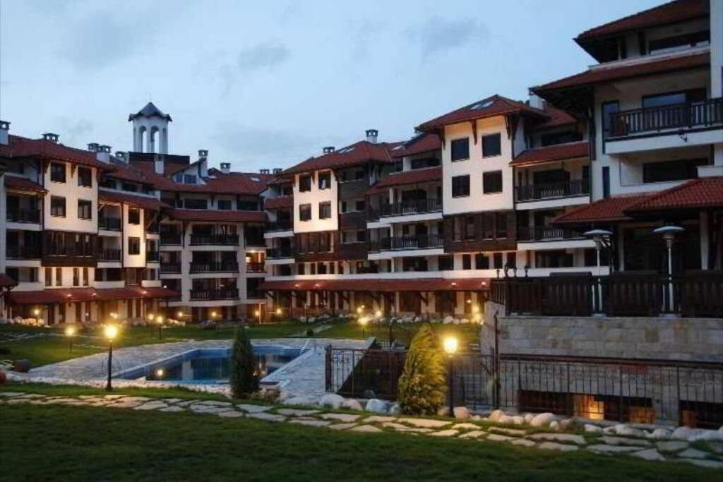 Royal Towers - 945 Apartment *